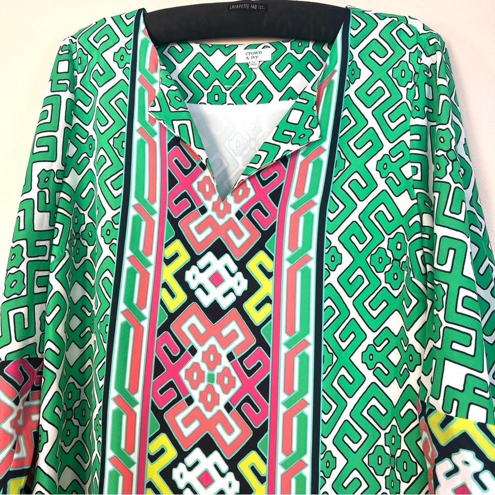 Crown & Ivy Green Geometric Shift Bell Sleeve 14 - Picture 5 of 8